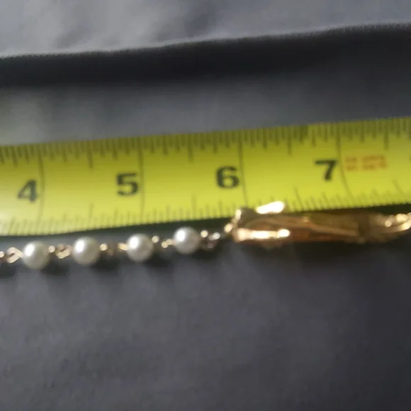Gold Toned Simulated Pearl Vintage Mid Century Style Scarf or Sweater Clip - Picture 10 of 16